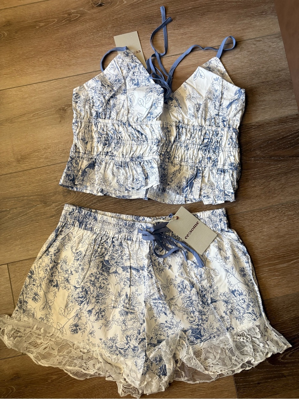 eesome Blue and White Floral Lace Trim Shorts Set